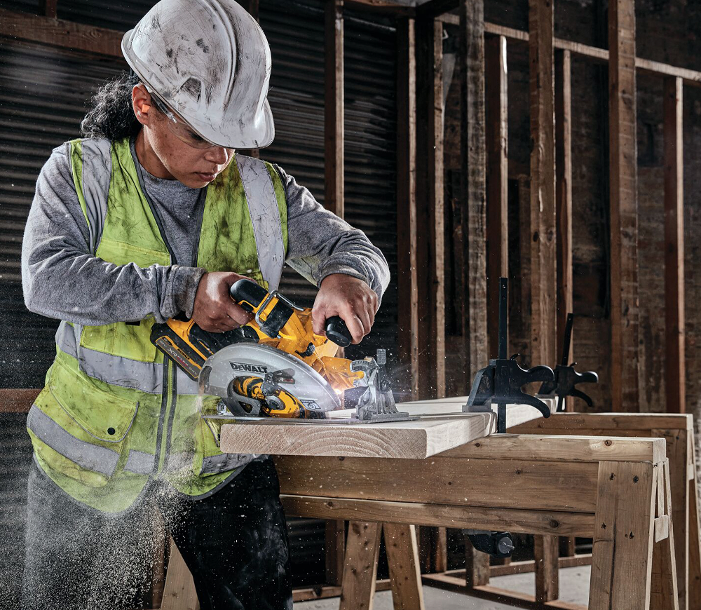 Fierăstrău circular cu acumulator (fără baterii) DEWALT DCS573NT 190mm 54V photo 2