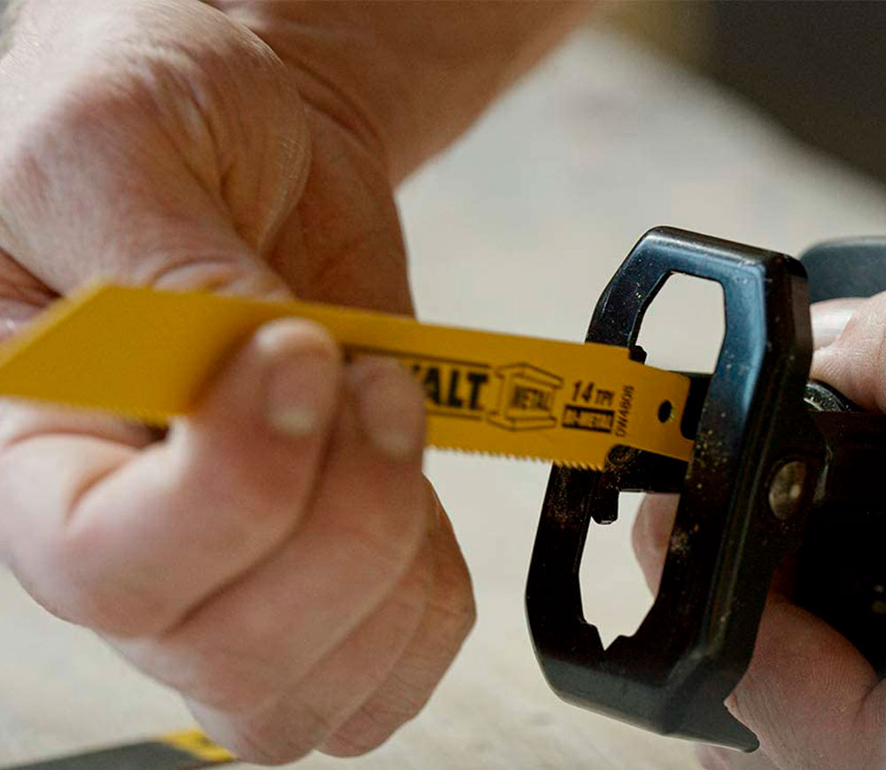 Fierăstrău sabie cu acumulator (fără baterii) DEWALT DCS369NT 18V photo 3