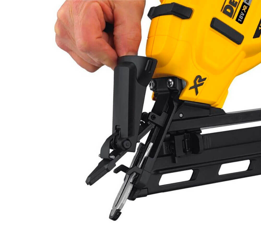Pistol de bătut cuie cu acumulator (fără baterii) DEWALT DCN650N 18V photo 0