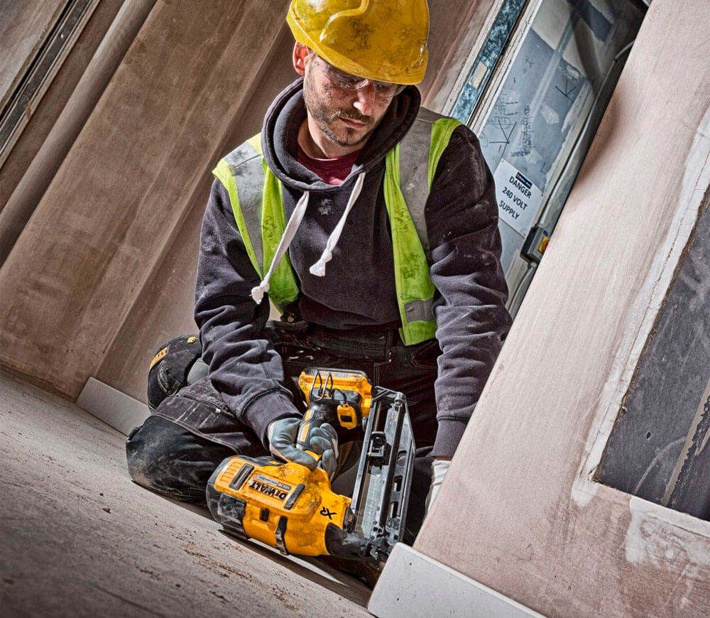 Pistol de bătut cuie cu acumulator DEWALT DCN660D2 18V 2Ah photo 5