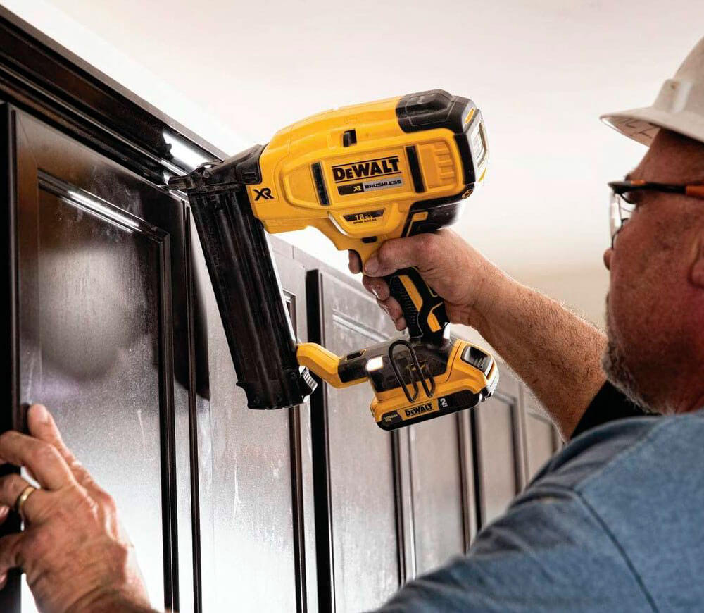 Pistol de bătut cuie cu acumulator (fără baterii) DEWALT DCN680N-XJ 18V photo 8