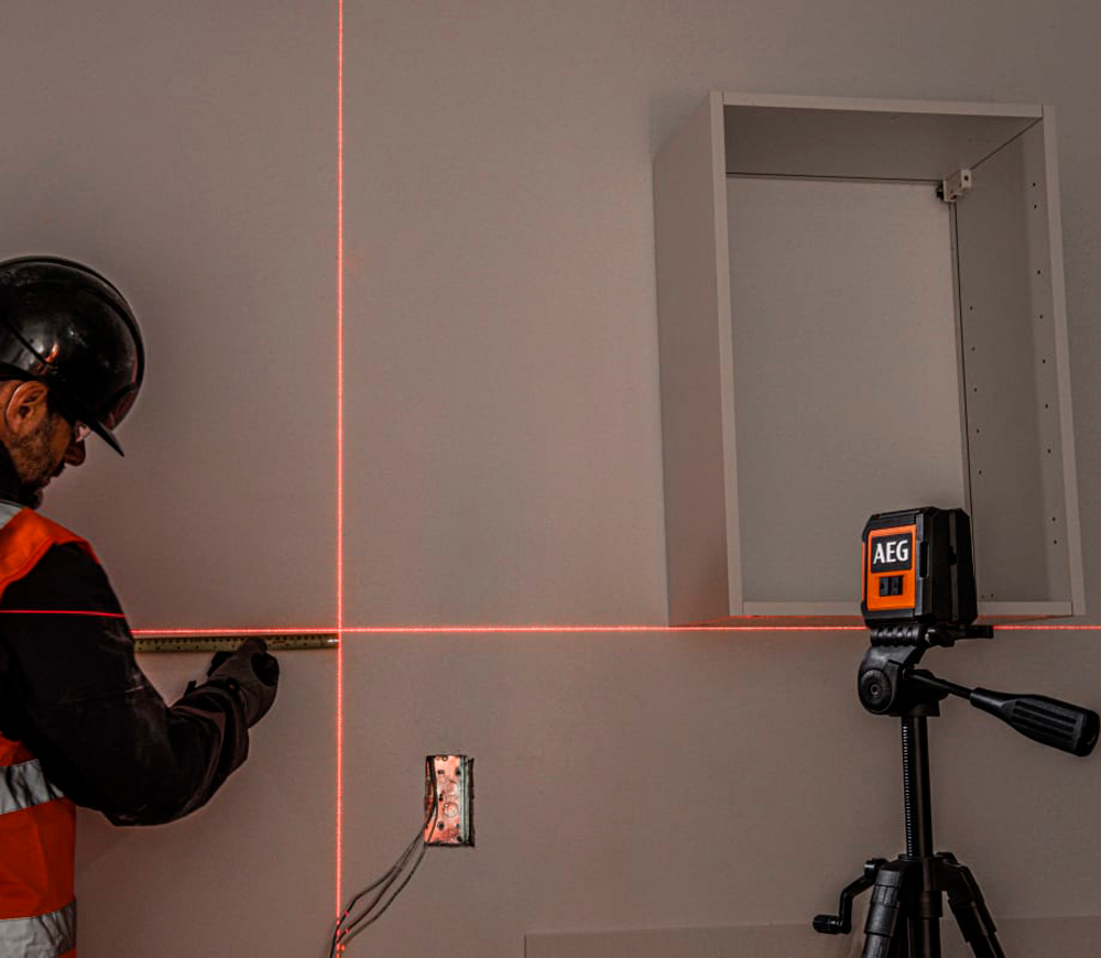 Nivelă cu laser AEG CLR215-B 2fascicole 15m photo 4