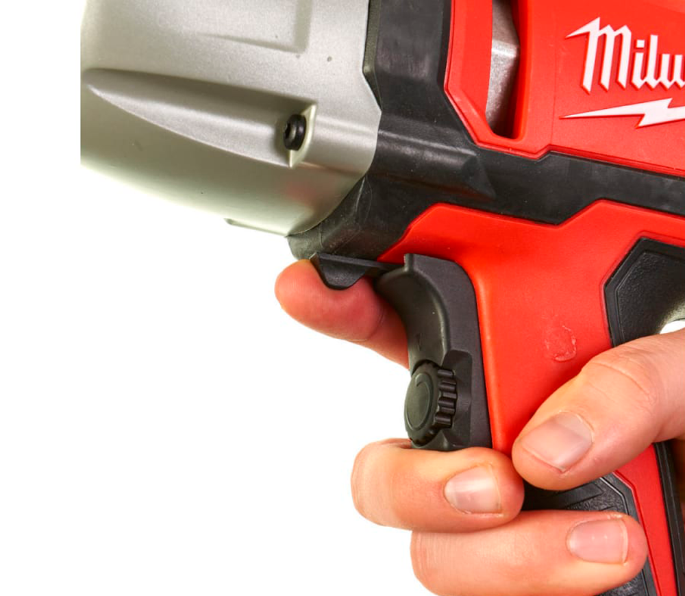 Mașină de înșurubat cu impact MILWAUKEE IPWE520R 725w 520Nm photo 1