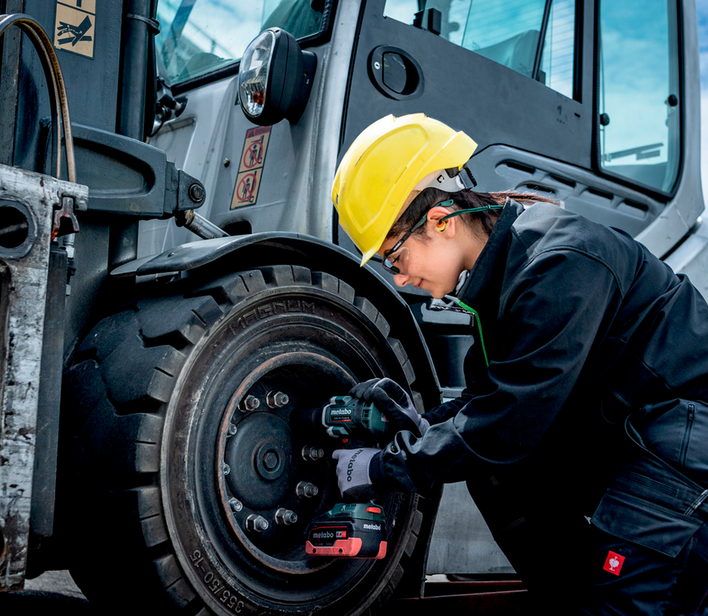 Mașină de înșurubat cu impact fără fir (fără bat) METABO SSW 18 LTX 800 BL 1200Nm photo 1