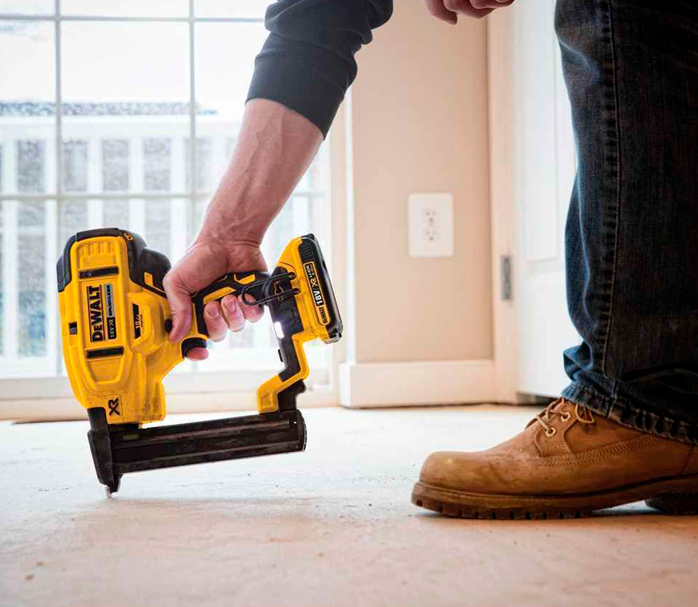 Capsator cu acumulator DEWALT DCN681D2-QW 240bat/min 18V 2Ah photo 8
