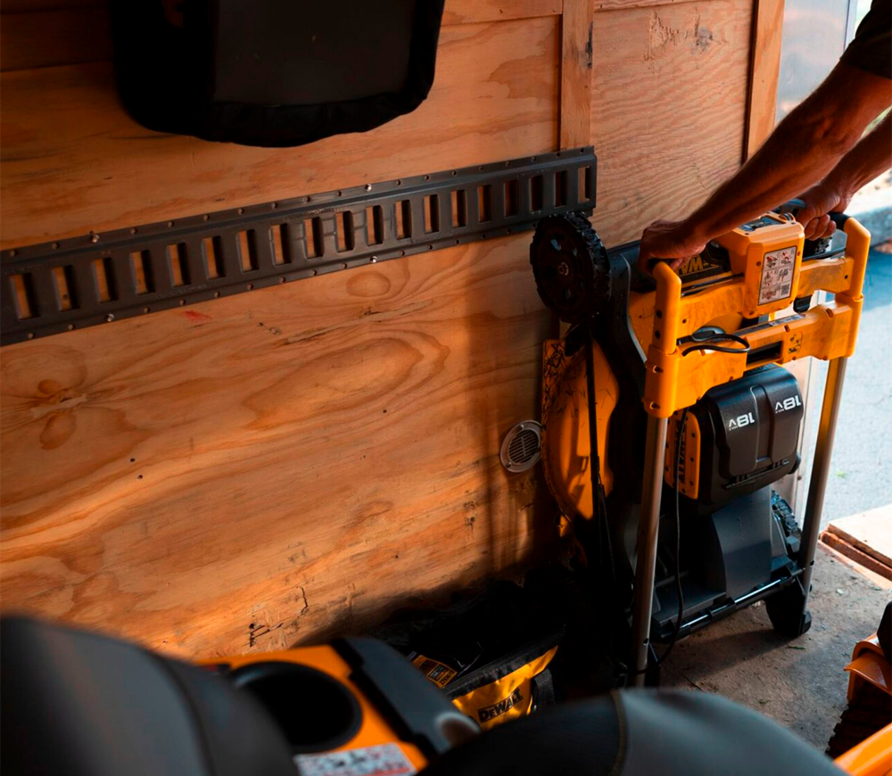 Mașină de tuns gazonul cu acumulator DEWALT DCMWSP156W2-QW 530mm 2x18V 8Ah photo 5