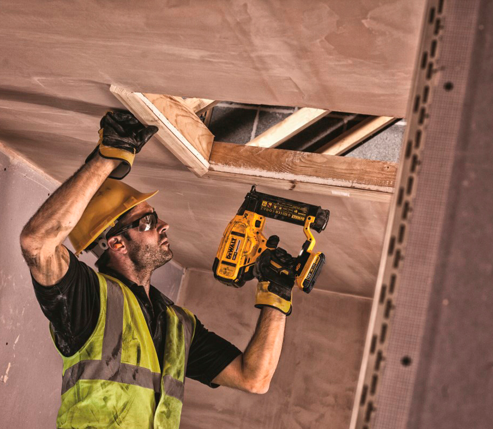 Capsator cu acumulator DEWALT DCN680D2-QW 240bat/min 18V 2Ah photo 6