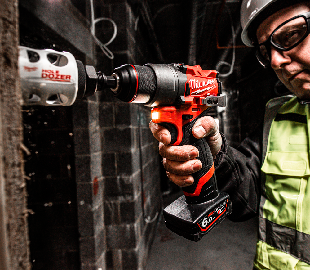 Шуруповёрт аккумуляторный MILWAUKEE M12 FDD-202X 12В 2Ач photo 1