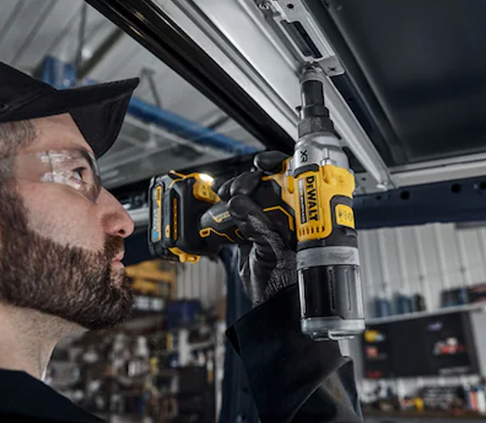 Nituitor cu acumulator (fără bat) DEWALT DCF414NT  18V photo 6