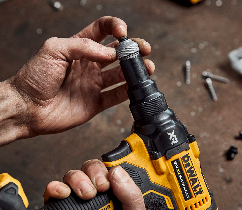 Nituitor cu acumulator (fără bat) DEWALT DCF403NT  18V photo 6