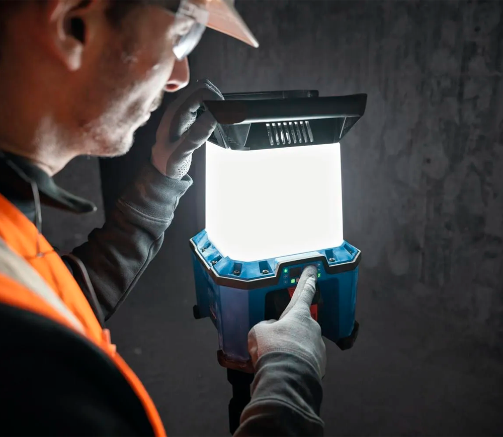 Lanternă construcții cu acumulator BOSCH GLA 18VH-7500 Professional (Solo) 3750/7500lm 18V photo 5