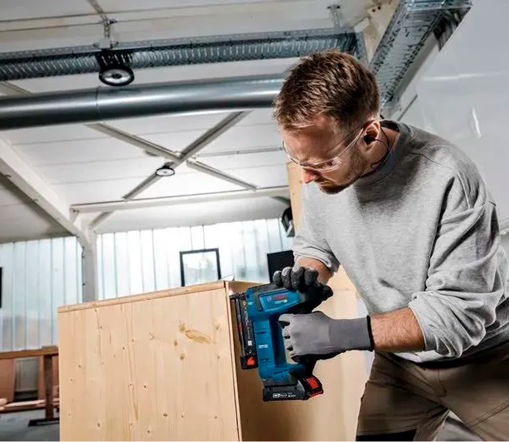 Ciocan de bătut cuie cu acumulator BOSCH GNH 18V-35 18V photo 1