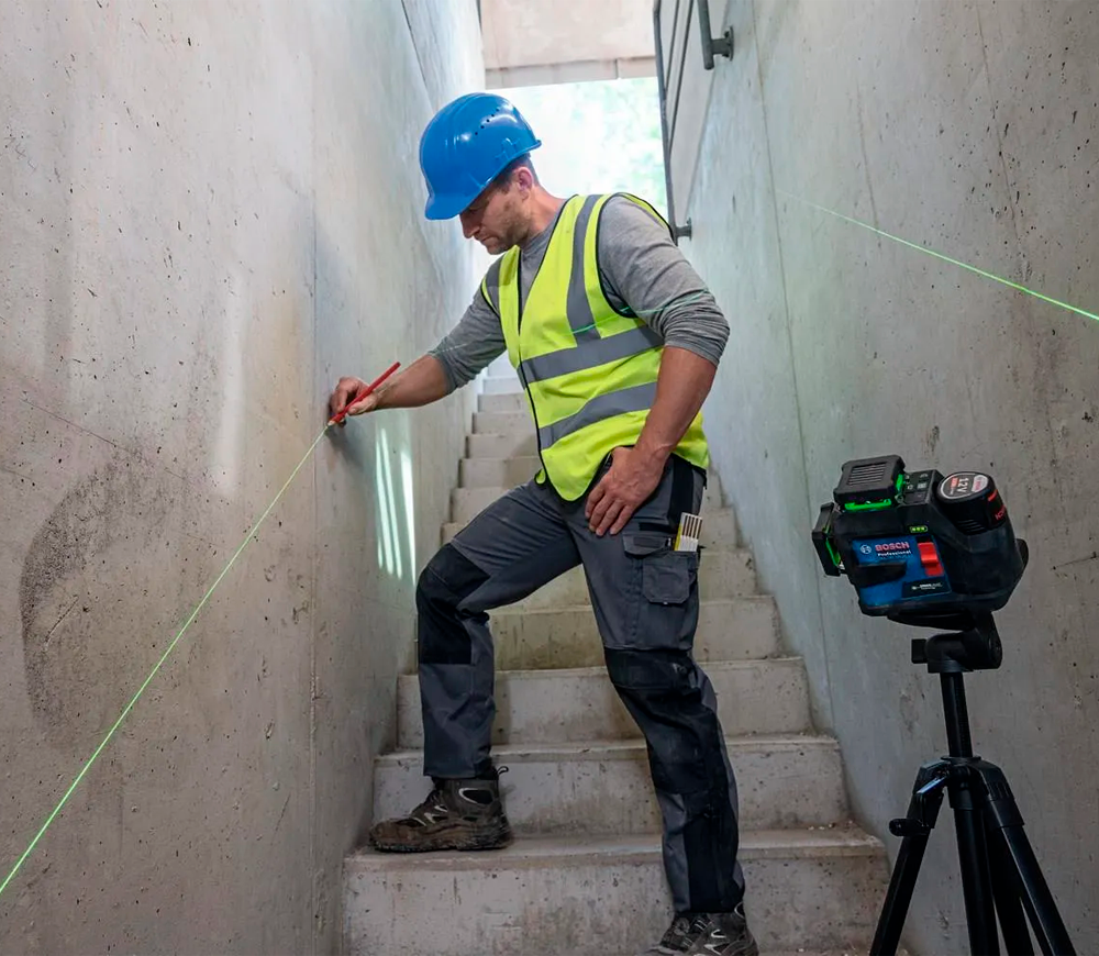 Лазерный уровень BOSCH GLL 12V-100-33 CG 3луча 30m photo 6