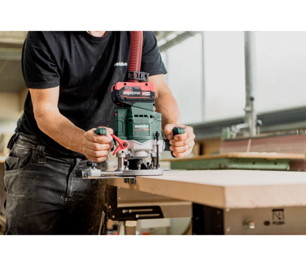 Mașină de frezat cu acumulator (fără bat) METABO OFV 18 LTX BL 12 18V photo 1