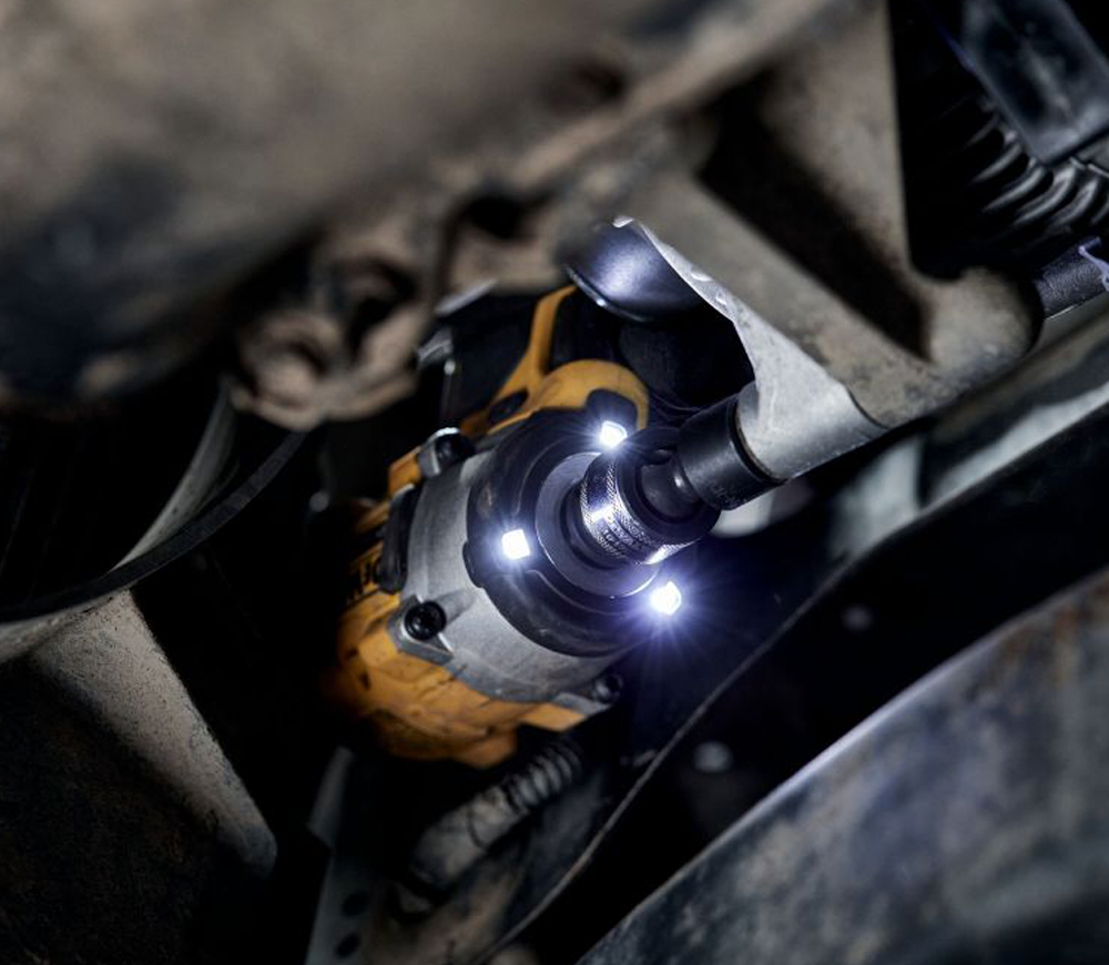 Mașină de înșurubat cu impact cu acumulator DEWALT DCF922P2T-QW 18V 5Ah 610Nm photo 5