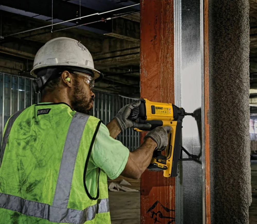 Capsator cu acumulator DEWALT DGN845D1-QW  18V 2Ah photo 4