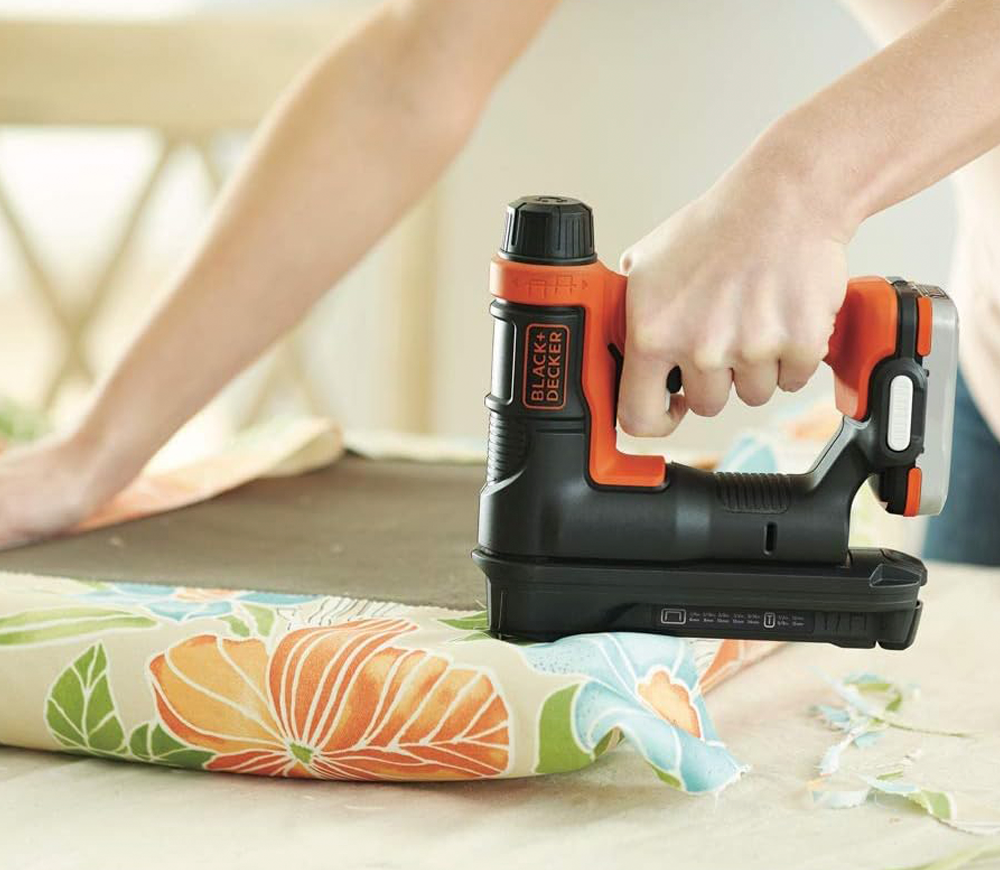 Capsator cu acumulator (fără bat) BLACK&DECKER BDCT12N 20bat/min 12V photo 1