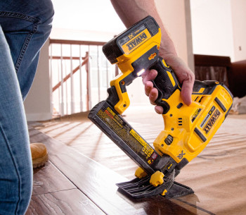 Pistol de bătut cuie cu acumulator (fără baterii) DEWALT DCN682N  18V photo 7