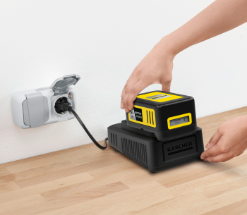 Набор зарядное устройство + аккумулятор KARCHER 2.445-063.0 55вт 18В 2.5A 5Ач photo 0