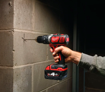 Шуруповёрт аккумуляторный ударный MILWAUKEE M18 BPD-402C  18В 4Ач photo 1