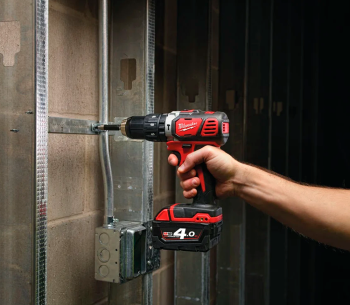 Шуруповёрт аккумуляторный ударный MILWAUKEE M18 BPD-402C  18В 4Ач photo 2
