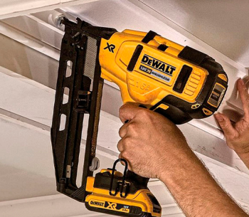 Set de capsatori cu acumulator DEWALT DCK246P2T 18V 5Ah photo 5