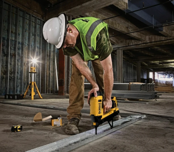 Capsator cu acumulator DEWALT DGN845D1-QW  18V 2Ah photo 5