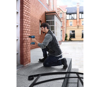 Mașină de înșurubat cu percuție cu acum. BOSCH GSB 185-Li 18V 2Ah photo 3